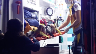 Kazada küçük çocuk camdan yola fırladı: 1’i ağır 3 yaralı