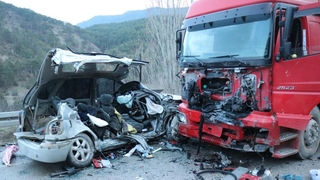 Kazada ölen anne, baba ve iki çocuğuna acı veda