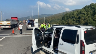 Kazada yaralanan küçük kızı jandarma teskin etti