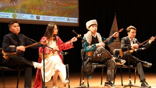 Kazak öğrenciler Nevruz’un gelişini coşkuyla kutladılar