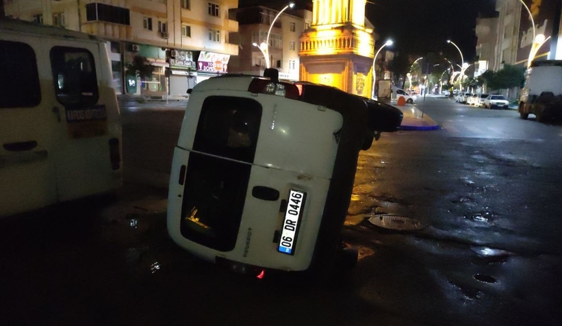 Kazanın ardından ticari araç yan yattı: 4 yaralı