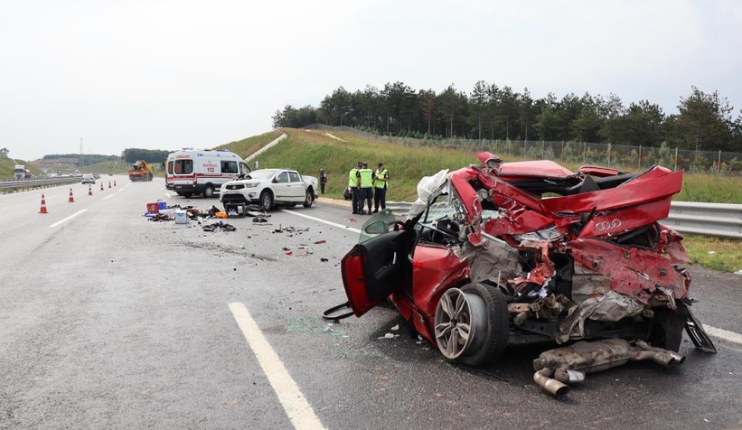 Kazazedelere su vermek için aracından indi, feci şekilde can verdi