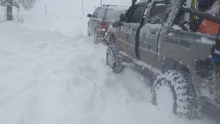 Kampçılar 14 saatte donmak üzereyken kurtarıldılar