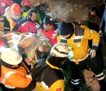 Kendi sağ çıktı; Eşi ve 3 çocuğu hayatını kaybetti