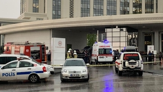 Kendini ambulansa kilitledi: Sağlık Bakanı gelmezse, tüpleri patlatırım