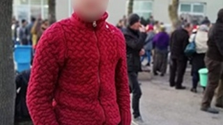 Kendini eve kilitledi