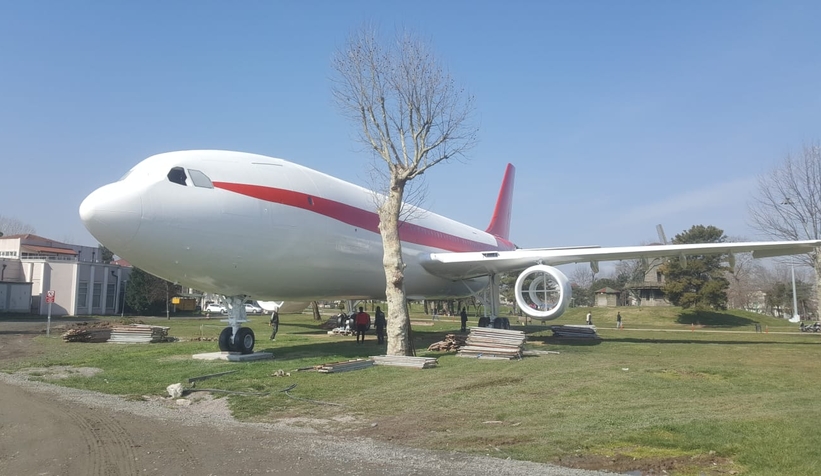 Kent Park'taki uçak boyandı