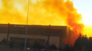 Kimyasal sızıntı paniği: Gökyüzünü turuncu duman kapladı