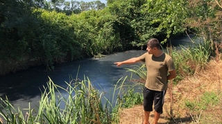 Kirliliğe gül suyu dökerek tepki gösterdiler