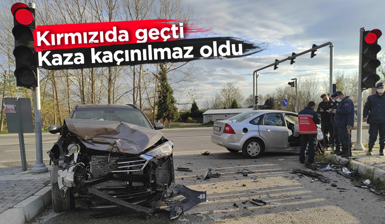 Kırmızı ışık ihlali kazaya neden oldu