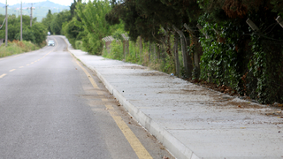 Kırsal mahalleler beton yaya yollarına kavuşuyor