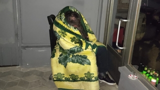 Kış günü sokakta kalan engelliye devlet sahip çıktı