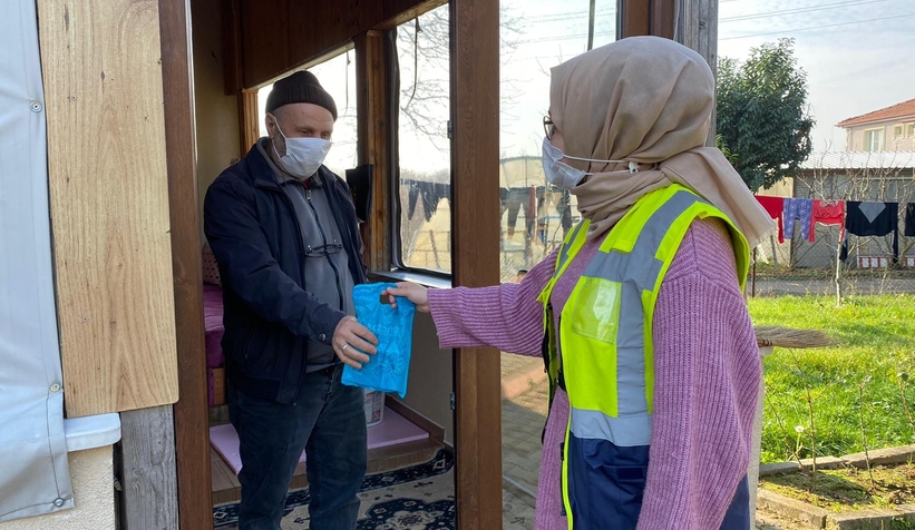 Kısıtlama günlerinde yaşlıların eli kolu oldular