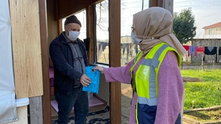 Kısıtlama günlerinde yaşlıların eli kolu oldular