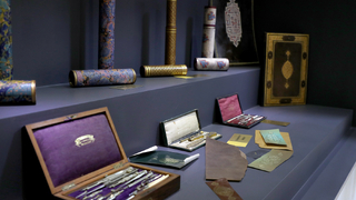 Kitaplar usta ellerde zarif birer elbise giyiyor