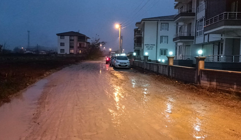 Kız çocuğu bozuk yolda düştü, dişleri kırıldı