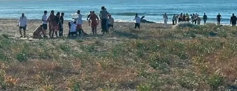 Kızı için denize atlayan babanın durumu kritik