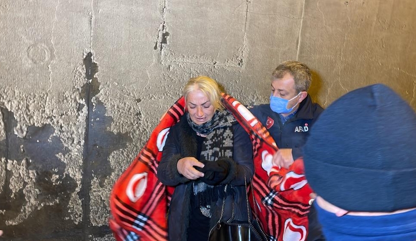 Kızılay kazazedelere su, yiyecek ve battaniye dağıttı