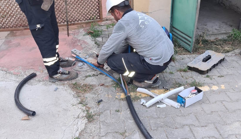 Klimalara yüklenilince trafo patladı