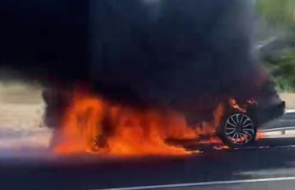 KMO'da araç alev topuna döndü