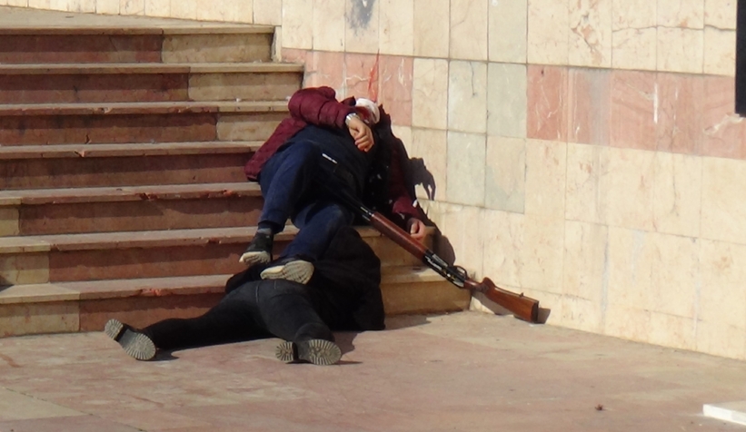 Koca dehşeti; eşine ve kayınpederine kurşun yağdırdı