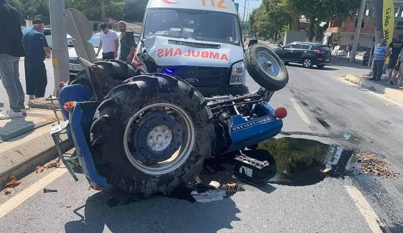Kocaali'de ambulans ile traktör çarpıştı