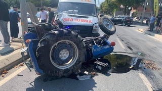 Kocaali'de ambulans ile traktör çarpıştı