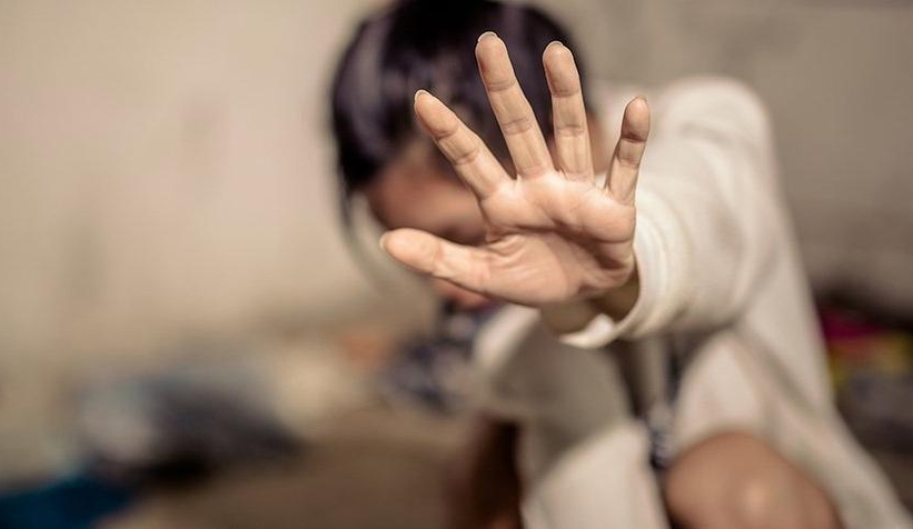 Kocasının bıçakladığı kadın çığlık atarak kurtulmuş