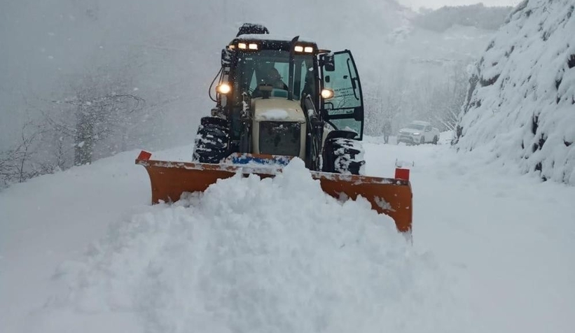 Komşuda  40 köy yolu kar nedeniyle kapalı