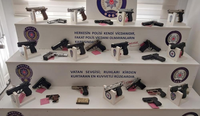 Komşuda 57 silah ele geçirildi
