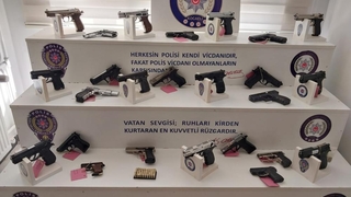 Komşuda 57 silah ele geçirildi