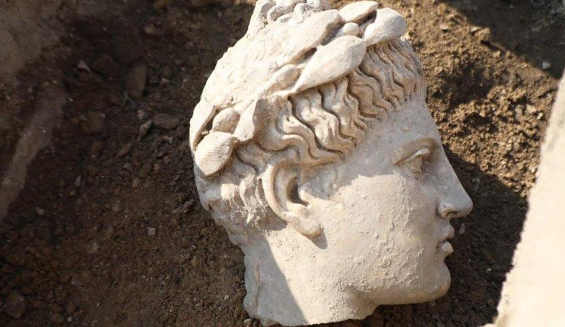 Komşuda Apollo heykeli bulundu