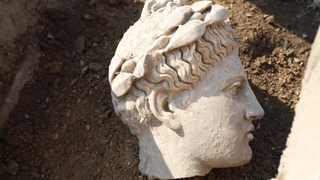 Komşuda Apollo heykeli bulundu