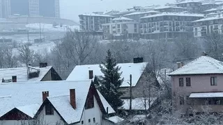 Komşuda beklenen kar yağışı başladı