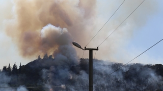 Komşuda büyük yangın, yerleşim yerlerine ilerliyor