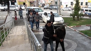 Komşuda çete çökertildi