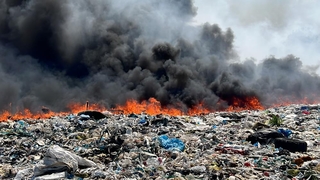 Komşuda çöplük yandı