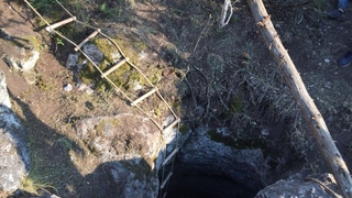 Komşuda define ararken yakalandılar