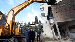 Komşuda düğmeye basıldı, o binalar yıkılıyor