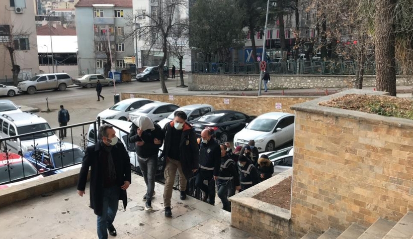 Komşuda fuhuş operasyonu; 2'si kadın, 8 kişi gözaltı