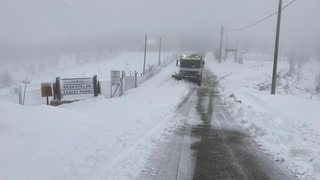 Komşuda kar sürprizi