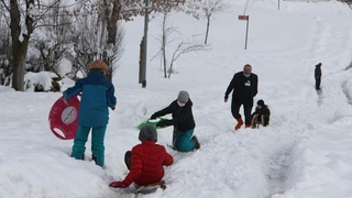 Komşuda okullar kar nedeniyle tatil edildi