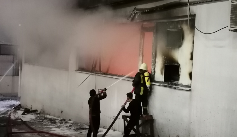 Komşuda silah fabrikasında yangın