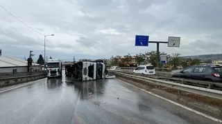 Komşuda tır devrildi