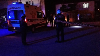 Komşular arasında bıçaklı, silahlı kavga: 1’i polis 5 yaralı