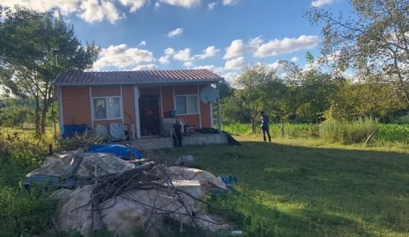 Komşusu yolunu kapattı!