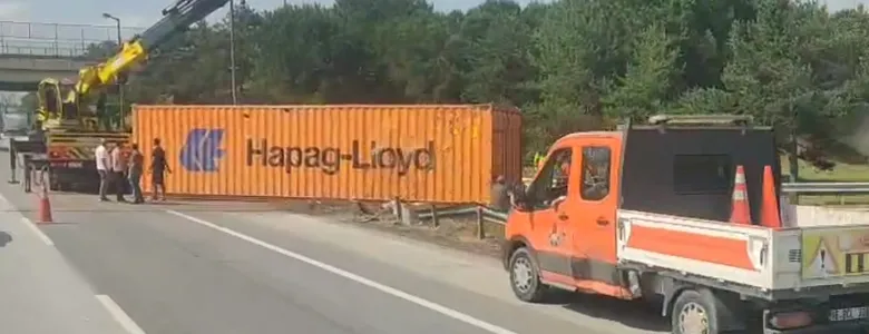 Konteyner yola düştü
