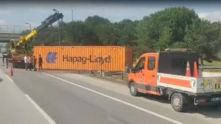 Konteyner yola düştü