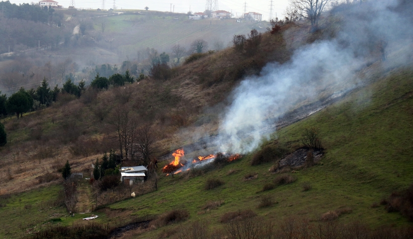Kontrolden çıkan anız yangını korkuttu