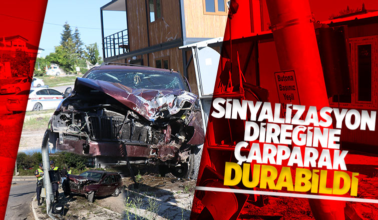 Kontrolden çıkan cip, direğe çarparak durdu